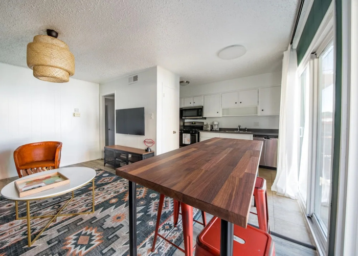WanderJaunt - West Campus Apartments