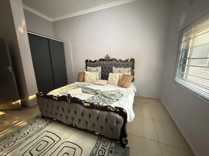 Spacious & Modern 3-bedroom Foxdale