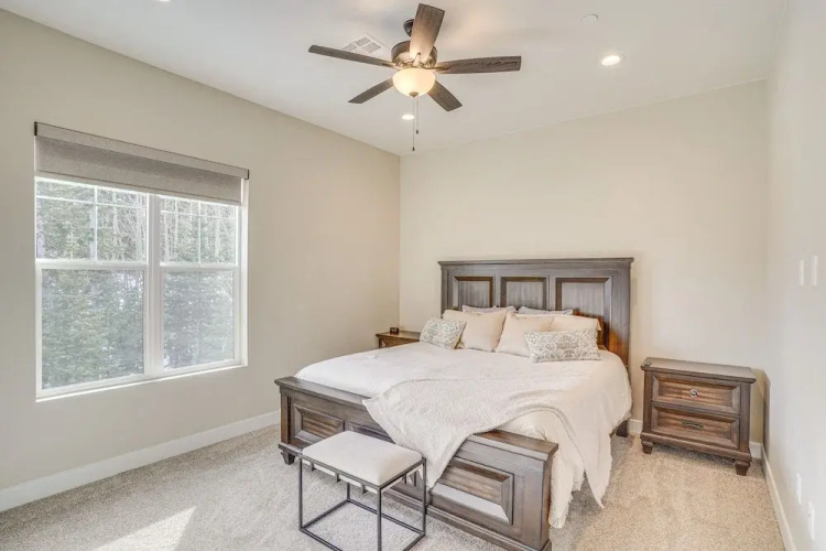 Spacious Utah Escape w/ Balcony & Mountain Views!