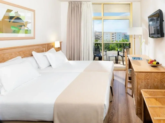Double room with pool view