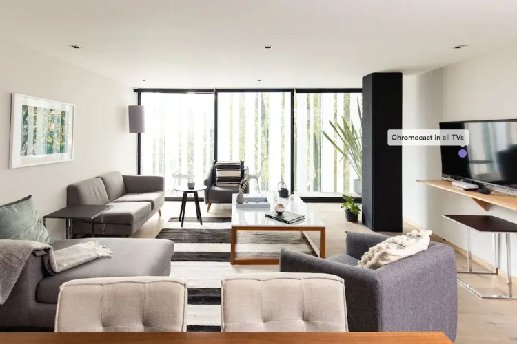 Executive 1BR Oasis With Kitchen & Private Balcony