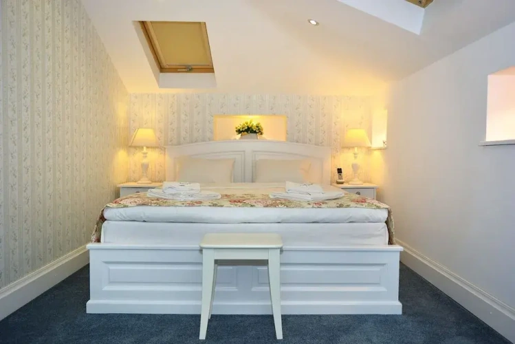 Classic Double room with city view