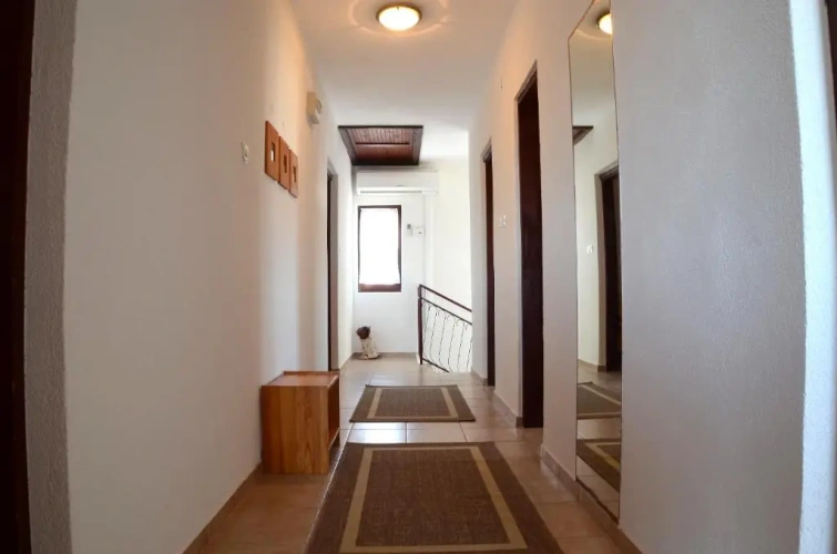 3 Bedrooms Apartment