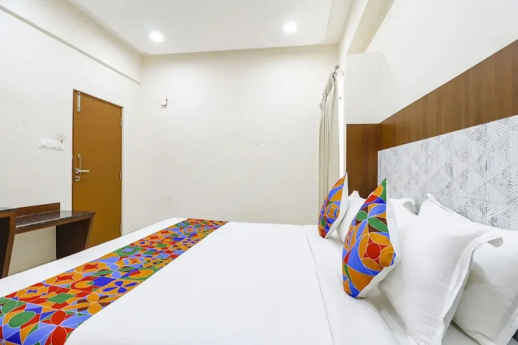 Fabhotel Sathya Comforts
