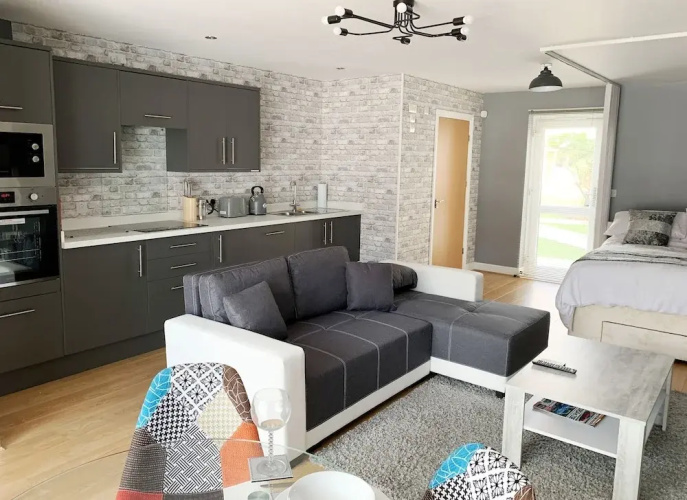 Toothbrush Apartments - Studio Apartment