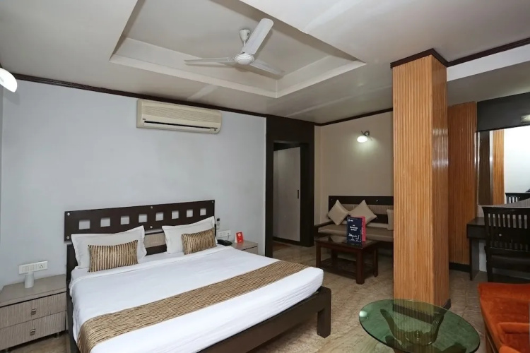 OYO 3063 Crystal Residency