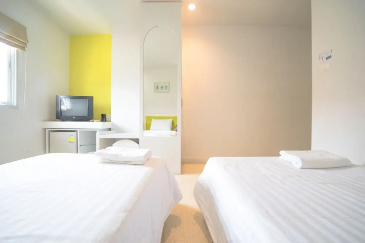 Standard Twin room with balcony