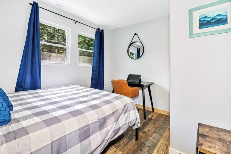 Bear Walk Cottage in Black Mountain
