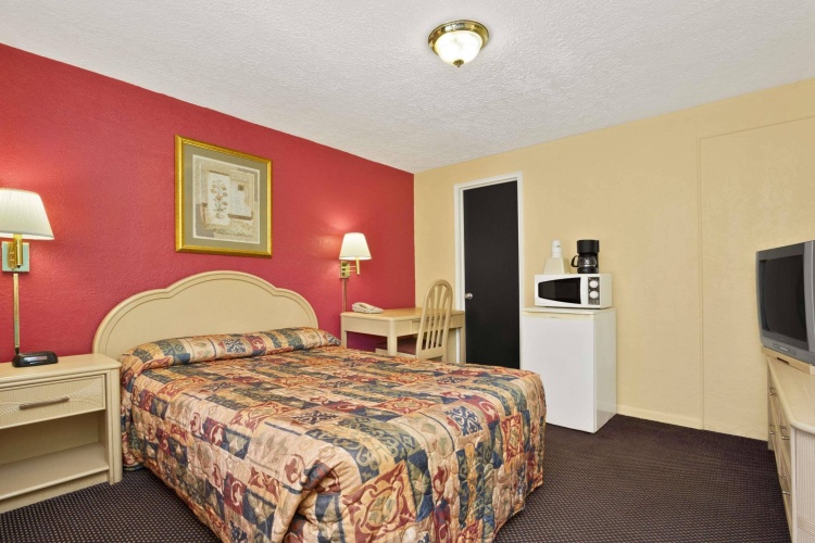 Royal Palace Inn & Suites