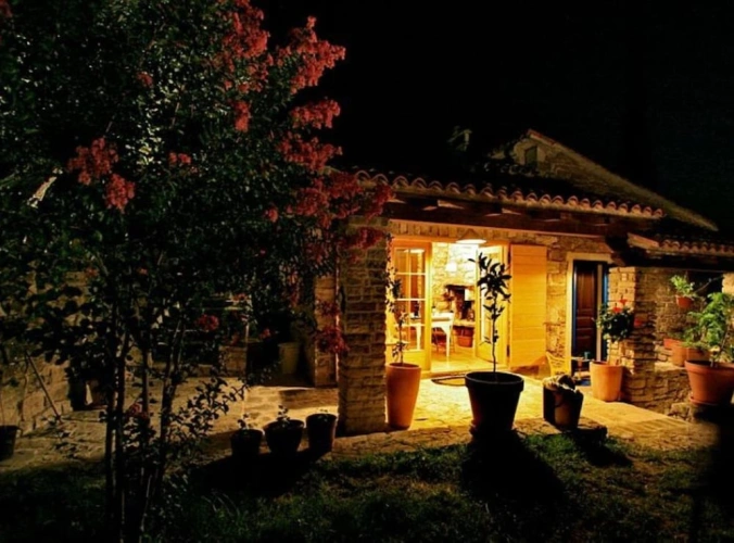 2 Bedrooms Cottage