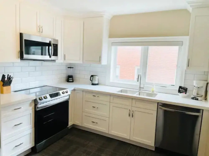 Professional Three Bedroom Condo Suite