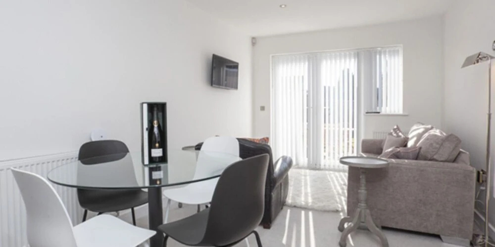Whitehouse Apartments- Apartment B
