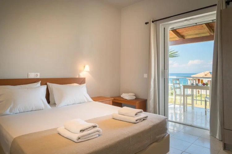 Studio with balcony and with sea view