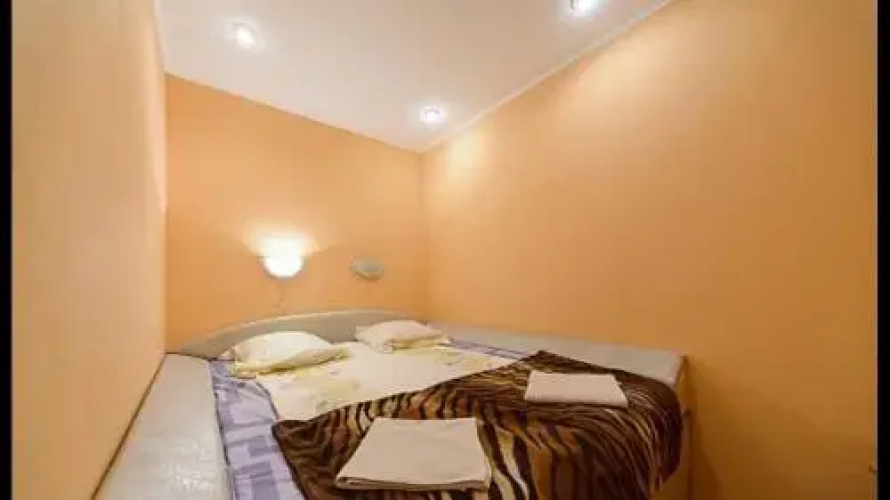 Apartment Budivelnykiv 22 11