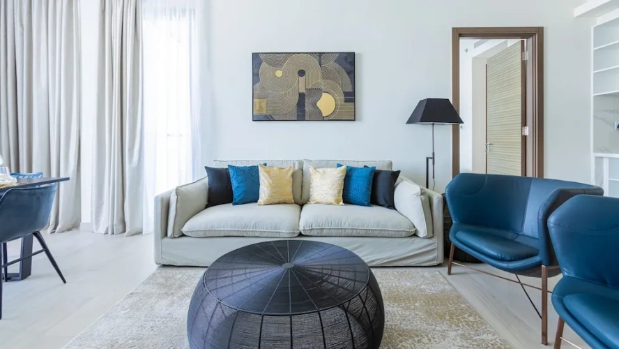 3 Bedrooms Apartment