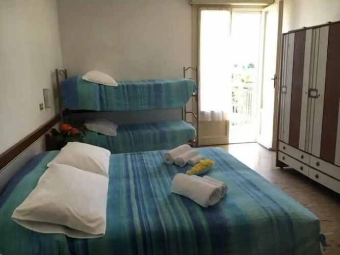 Standard Quadruple room with sea view
