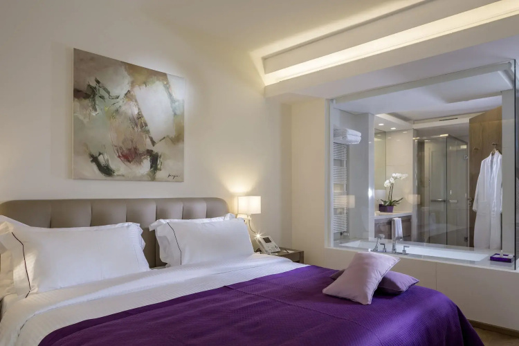 O Monot Hotel