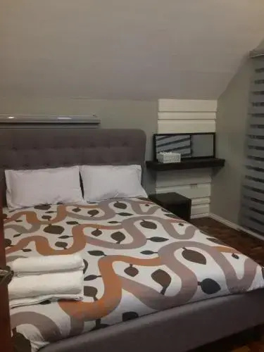 Hillary Timog Park Homes
