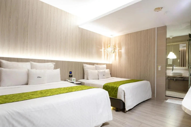 Classic Quadruple room