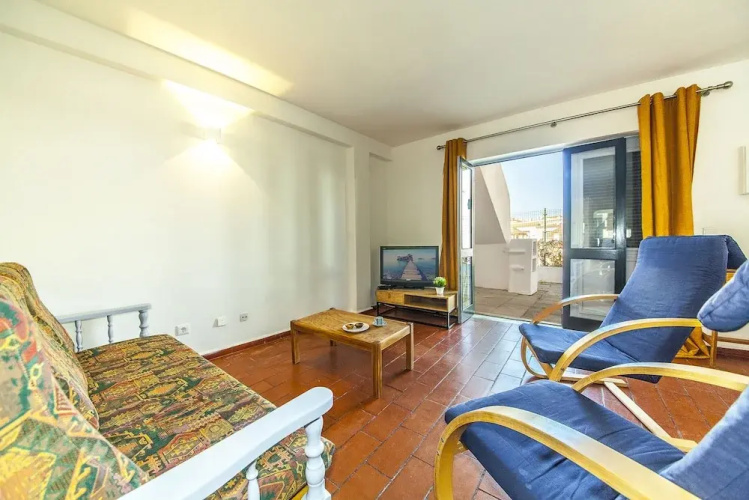 B20 - Sun and Pool Apartment