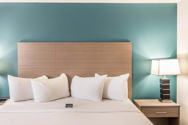 EverSpring Inn & Suites Marshall