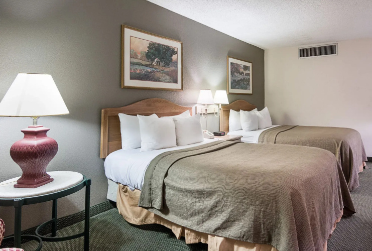 Rodeway Inn & Suites and Conference Center