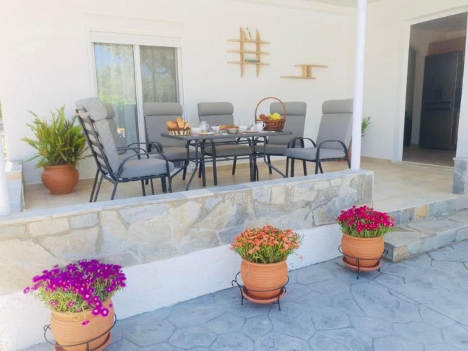 2 Bedrooms Villa