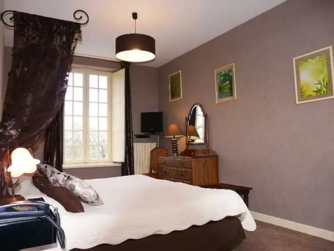 Chateau De Brelidy