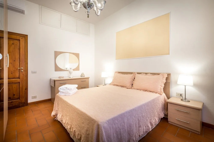 Classic Tuscany Apartment B by Mmega