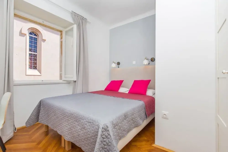 3 Bedrooms Apartment