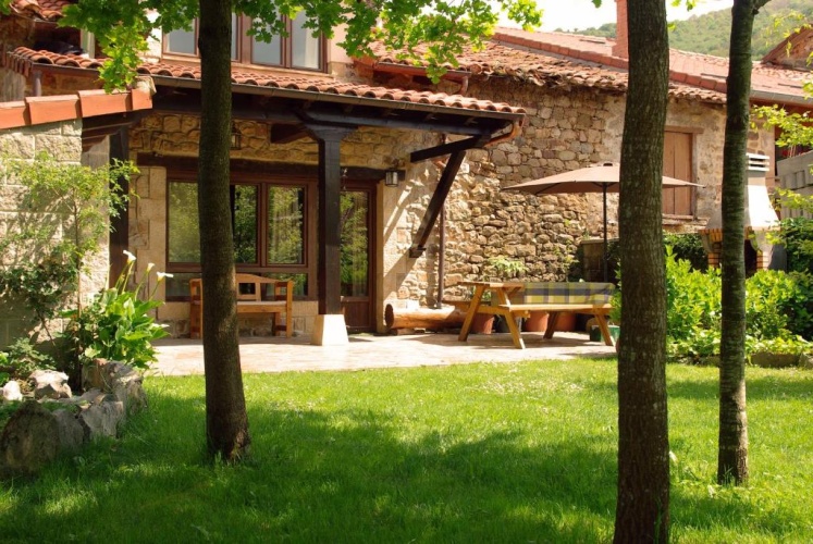 4 Bedrooms Cottage