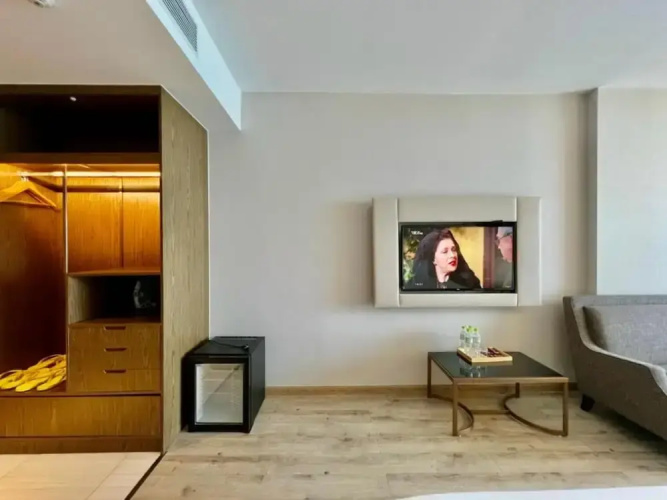 LYN Panorama Beachfront Studio