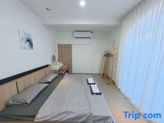 Economy Suite