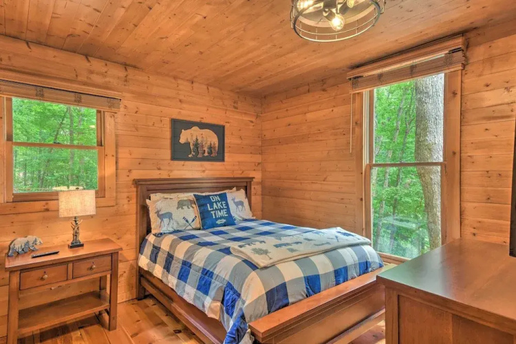 Lakefront Glass House Cabin w/ Mountain Views!
