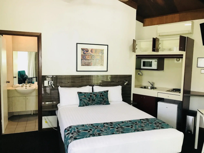 Palms City Resort
