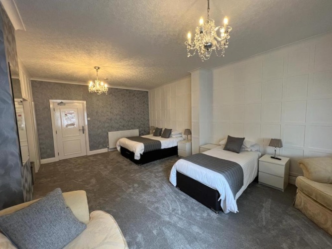 Deluxe Triple Suite