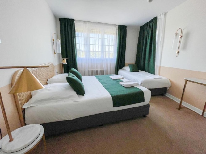 Standard Triple room