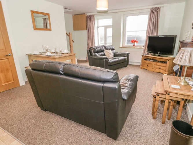 2 Park Nook Close