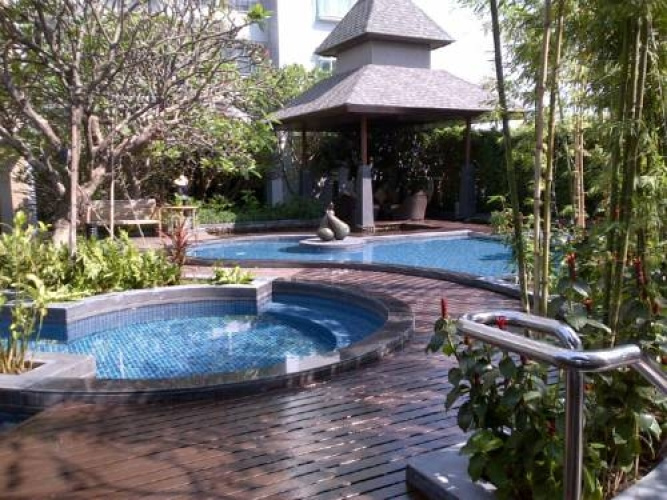 Circle Condominium