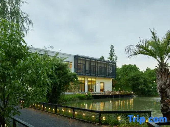 Mulin Riverside Hotel