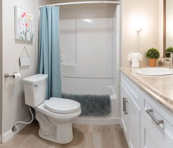 2 Bedrooms Comfort room
