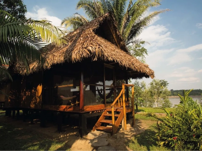 Bungalow with river view