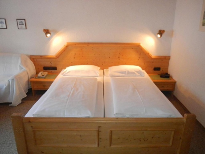 Standard Triple room