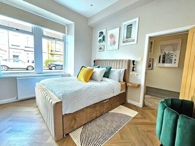 Modern Gem with free parking