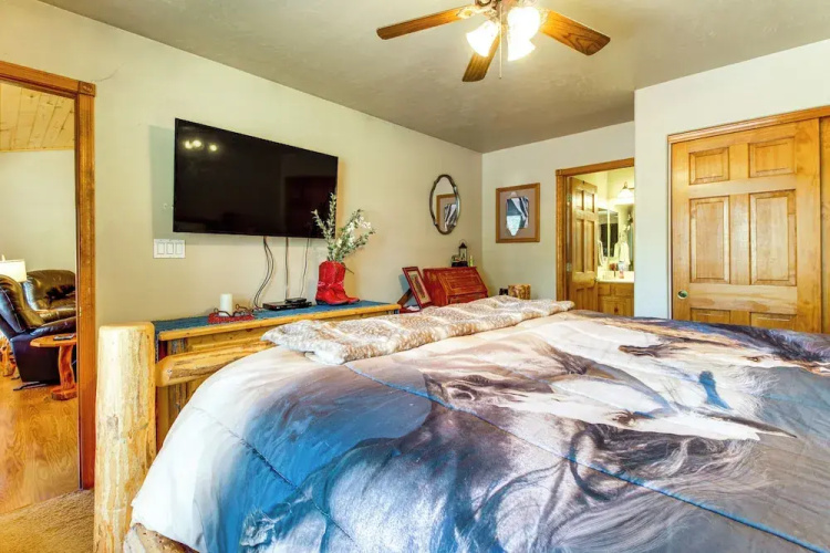 Near Hiking Trails: Heber-overgaard Haven w/ Deck!