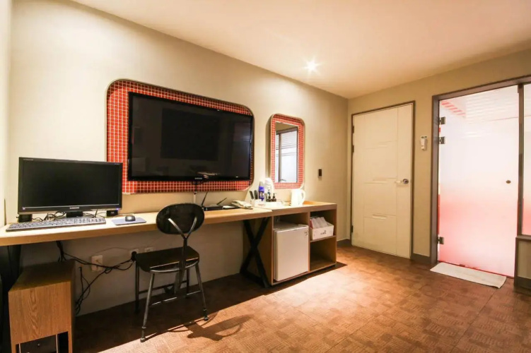 The Hotel 7th
