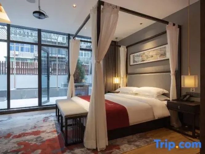 Standard Double room with courtyard view