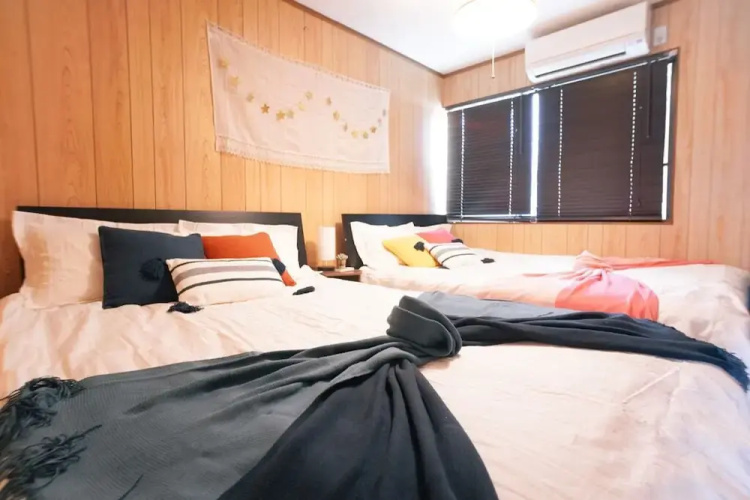 Tsurumibashi House