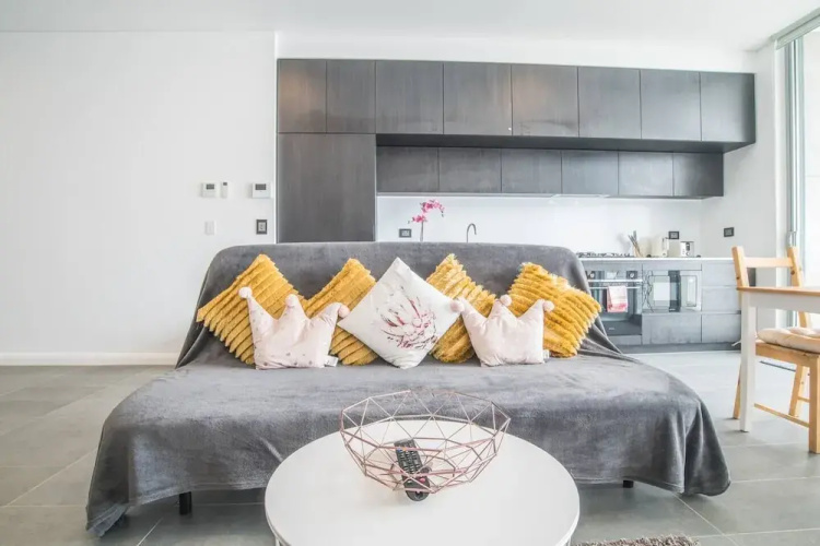 Home With Convenient Location! Close to Train&cbd