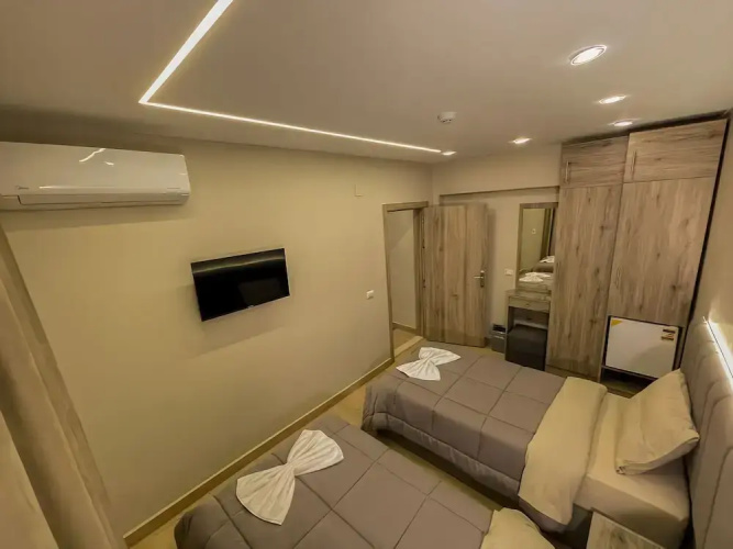 Holy Sheet Plus, Boutique Hotel
